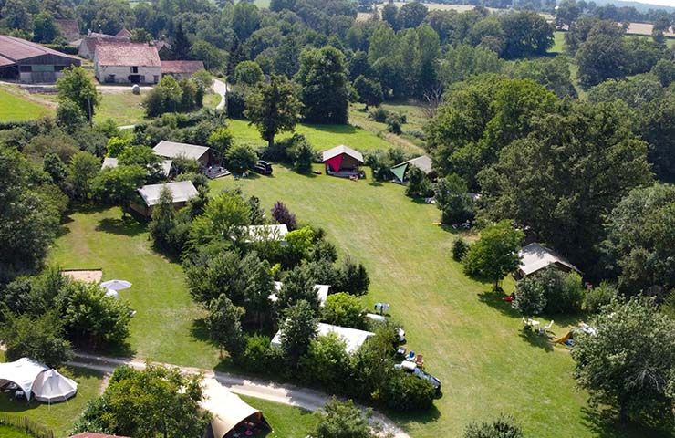 luchtfoto van Nederlandse camping in Frankrijk