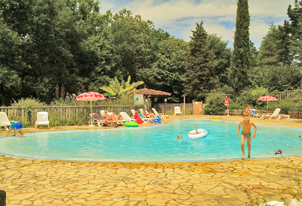 zwembad op Camping La Grande Veyiere